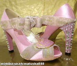 moje vysnene krasne topanocky vykladane kamienky swarovski...juj moc moc cem