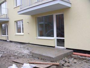 (5.2.2009) opravuje sa terasa