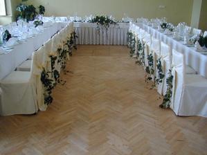 Výzdoba je dokonale sladěná, jednoduchá a elegantní.