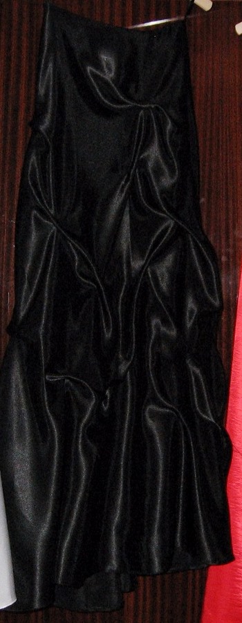 dlouhá černá společenská sukně s řasením - Obrázek č. 3
