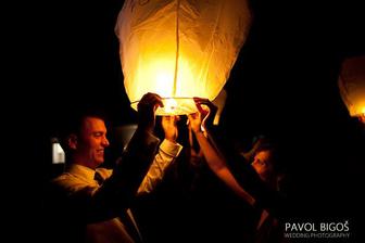 Pouštění lampionů štěstí...