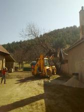 A pomaličky ide dole