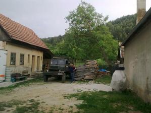 Chlapci nám doviezli zásoby na"prvú" zimu,ale jedne várka je asi málo.