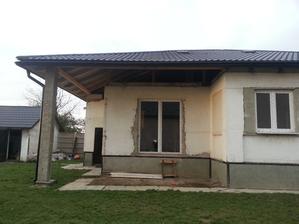Takze krytina + stresne okienka su na dome. A samozrejme zakryli sme aj "šopku" vedla ;-)