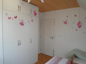 Nová skříňka v holčičím pokoji