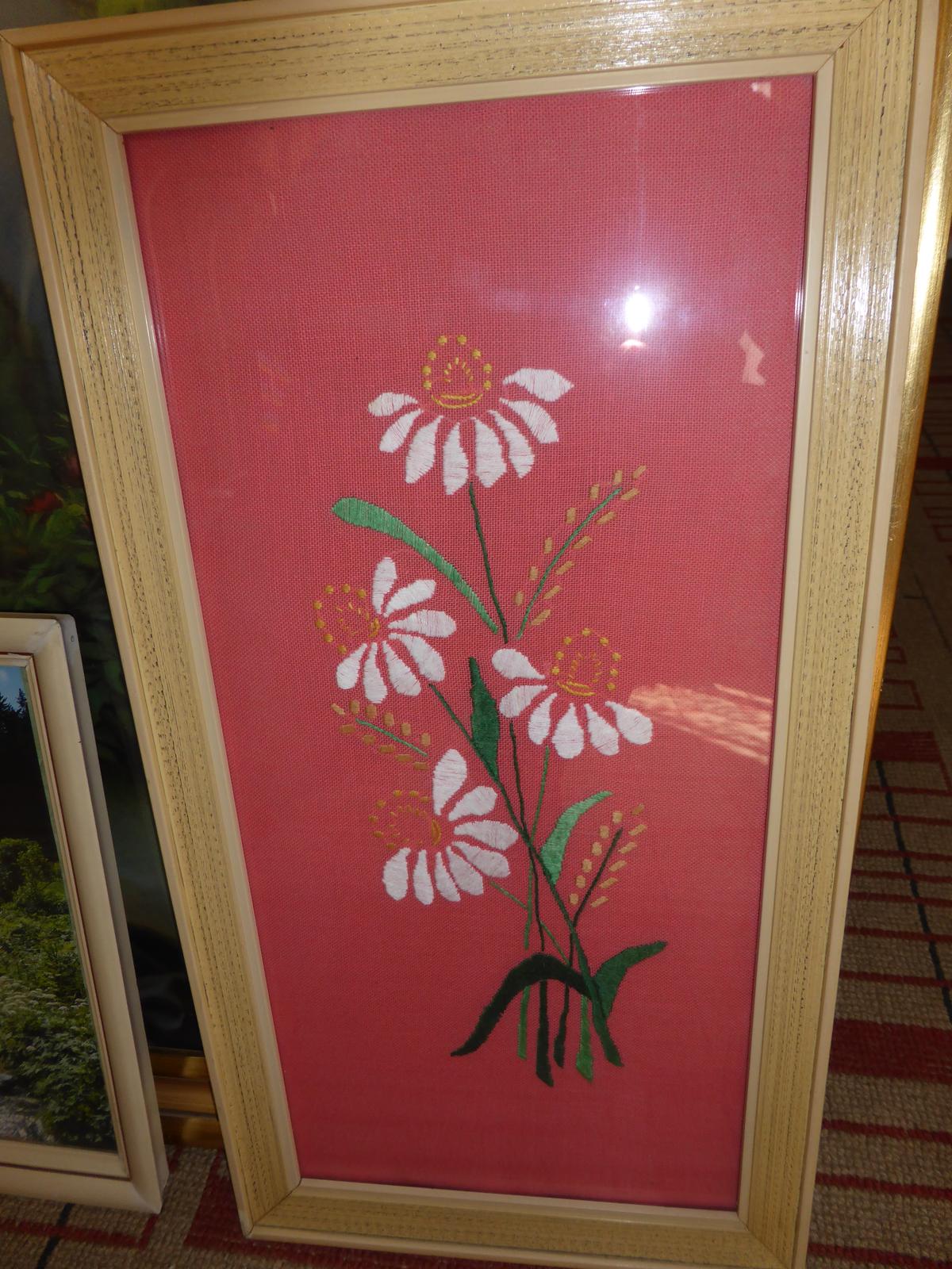 Obraz - výšivka Kvetov, rozmer 51 x 26,5cm - Obrázok č. 1