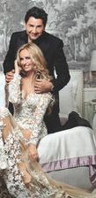 ...hostina v luxusnom hoteli v Marakeši. Šaty mala Adriana od Zuhaira Murada za cca 70tis eur. Ručne vyšívané zdobené perlami a čipkou. Pred Aďou sa v nich stihla ukázať ešte Kylie Minogue.