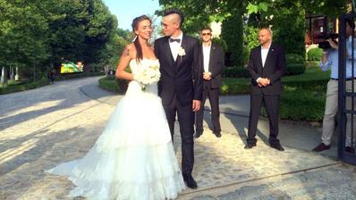 Marek "Dedé" Hamšík si v roku 2014 zobral za svoju zákonitú Martinu, s ktorou v tom čase mali už dvoch synov. Nevestu si k oltáru v Beladiciach priviezol ženích na ferrari, aby mal istotu :-)