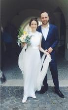 a je to tam! aj mladšia z dcér Heribanových, Barbara, je vydatá. Za frajera Doda. Rodičia môžu mať srdce napokoji, dcéry nezostali na ocot. Lukáš Kimlička tentokrát len v roli vizážistu a kaderníka, nevestine šaty ušil Marcel Holubec.