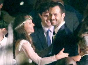 Na tom istom mieste ako Anne mala ešte pred ňou svadbu Natalie Portman, ktorá si za muža vzala Benjamina Millepieda. Utajená židovsko-francúzska svadba na californskom pobreží.