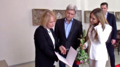 Svadby Eriky Judínyovej a Štefana Skrúcaného sa zúčastnili len traja ľudia, rodičia to šťastie nemali, neboli pozvanými... Tajná svadba pre Eriku prvá, pre Pištu tretia v poradí sa zaobišla bez svadobných šiat a hostiny. Po obrade šla Erika makať