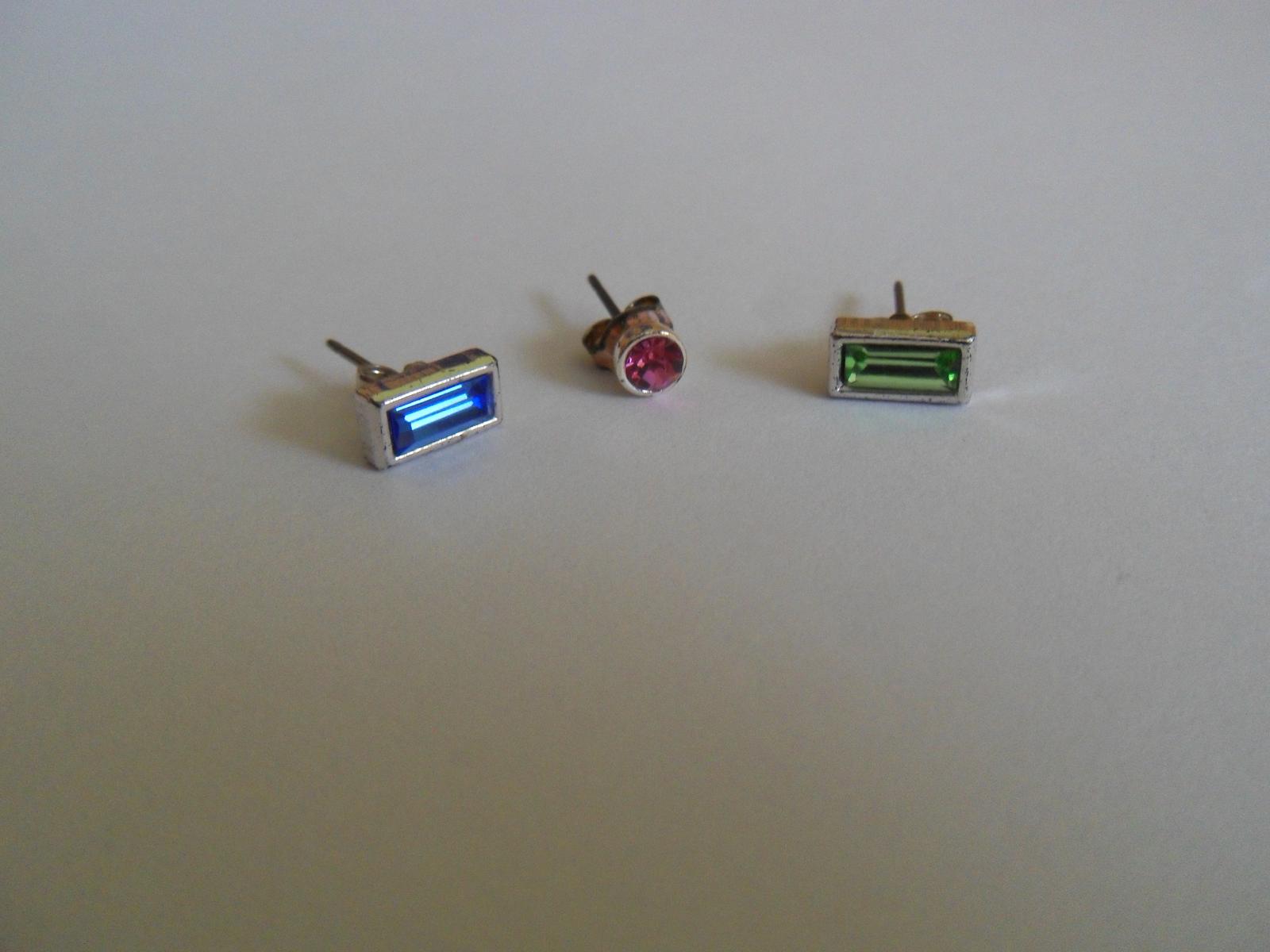 Kazeta tří párů náušnice (růžové, zelené a modré) - Obrázek č. 2