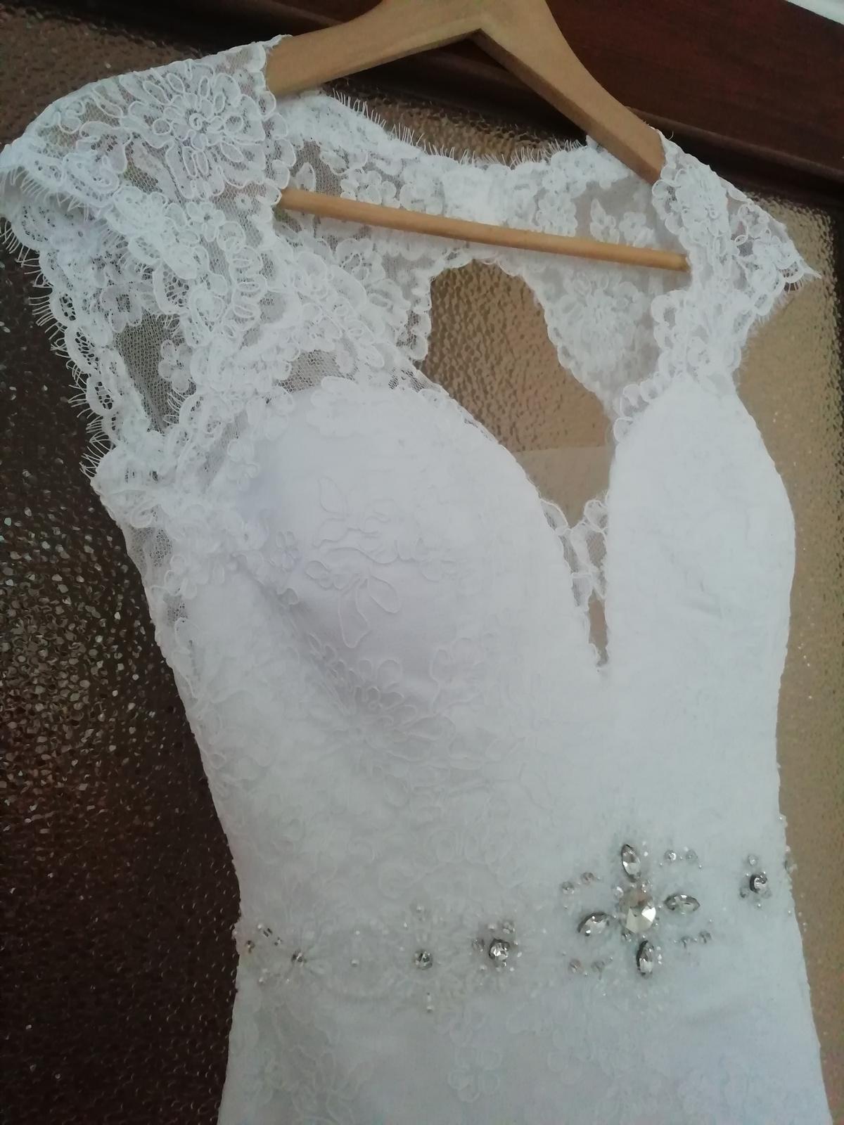 bílé svatební šaty s krajkou 36 - 38 - Obrázek č. 1