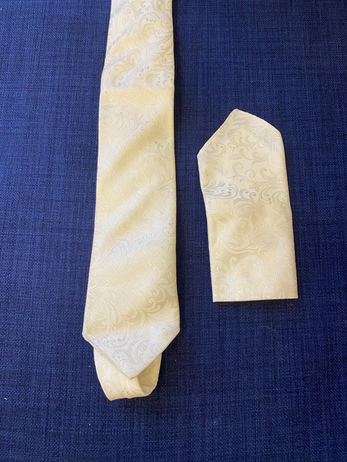 Ivory kravata a kapesníček - Obrázek č. 1