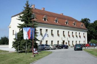 A TADY BUDE HOSTINA + SVATEBNÍ NOC :-))