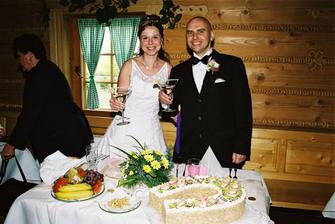 Slavnostní přípitek v restauraci