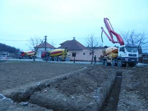 zalievanie základov 25.3.2013