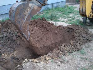 inžiniersko geologický prieskum pôdy... p.Pokorný je super geológ :)