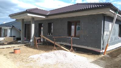 3.3.2017 osadebe aj parapety a komplet uložený eps na podlahe..