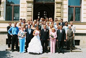 před radnicí