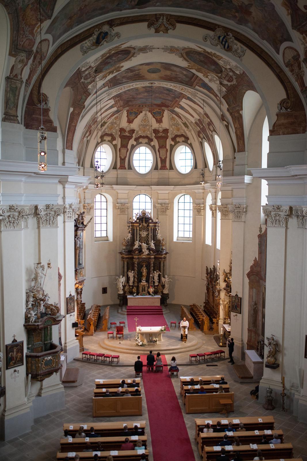 Nevěstinka{{_AND_}}Ženich - Náš obřad - bazilika sv. Markéty v Břevnovském klášteře