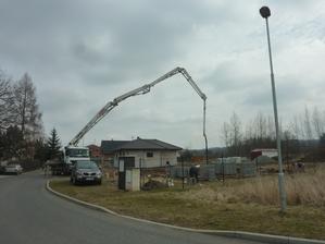 Fotky z druhého dne - betonují se pasy