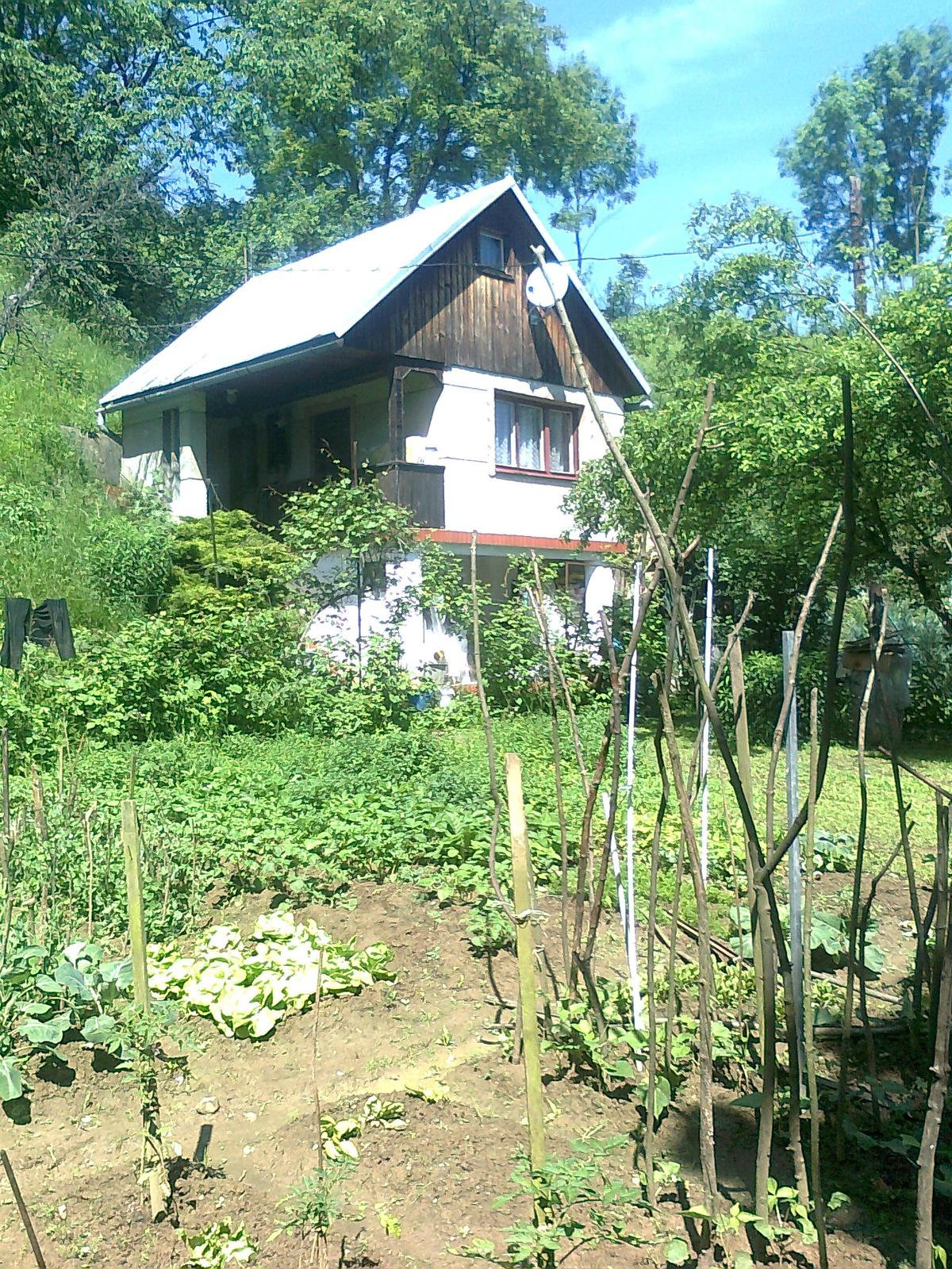 Záhrada 740m2 s murovanou chatou - Obrázok č. 1