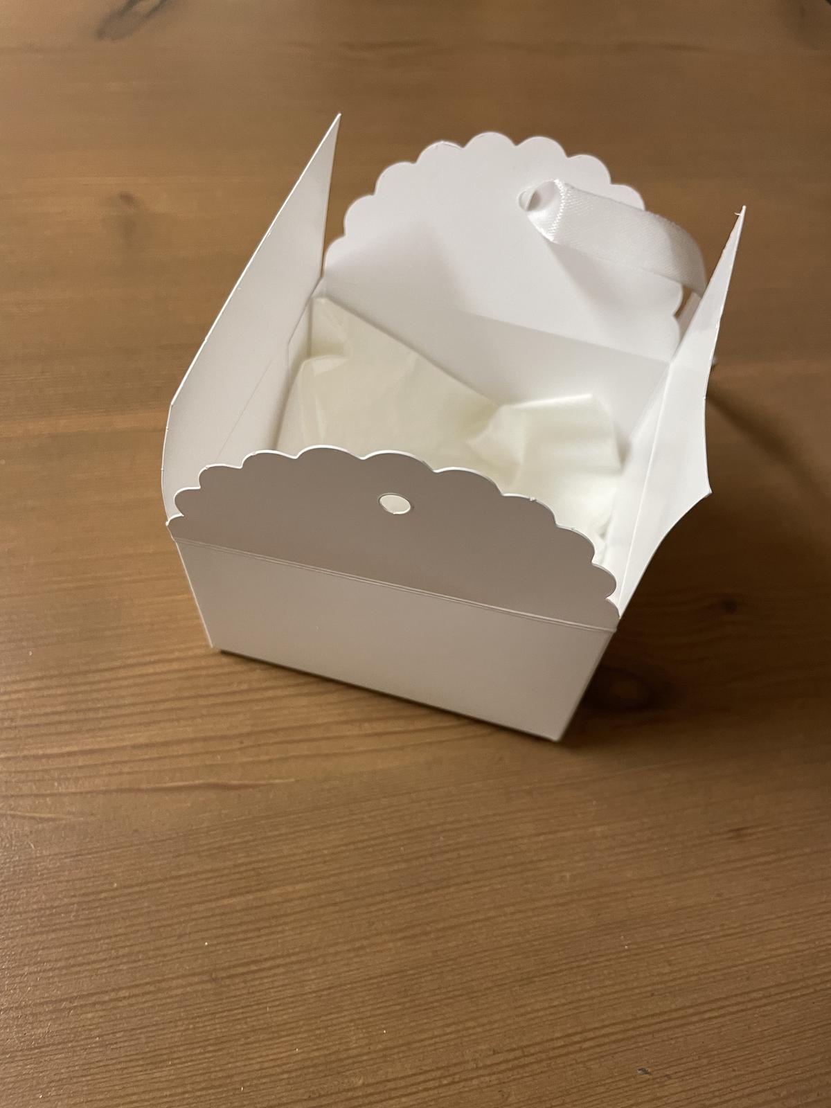 Krabičky na koláčky se stuhou - Obrázek č. 1