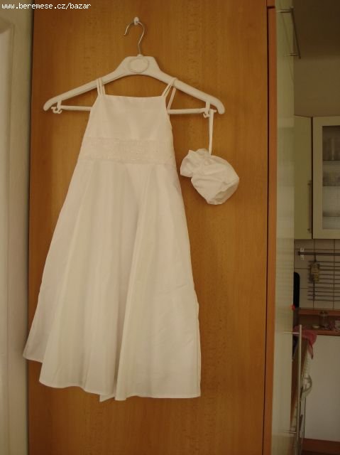17.7.2010 - šaty pro menší družičku (snad jsou ještě k dispozici)