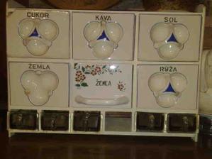 skoda,ze su take znicene,ale v letnej kuchyni budu pekne
