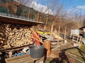 Povodny stav. Začíname 4.2 búraním starého aby sme ho ešte stihli spáliť