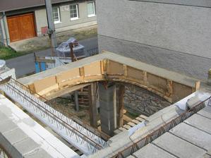betonovanie klenby...