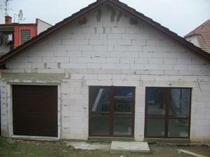 pohlad zo zadu...