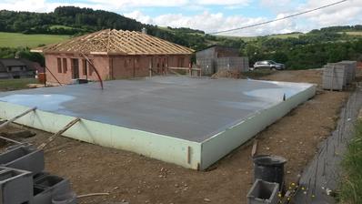 13x10m (15cm hrubka) cca 17-19m3 betonu.