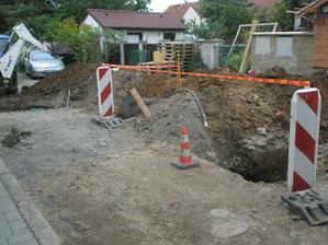 1.6.2010 ... kopání přípojek