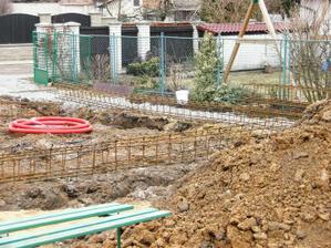 20.3.2010 ... koše do základů ... vše připraveno na betonování