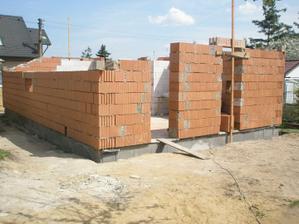 30.4.2010 .... stavba příček