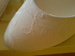 detail / biely zakard