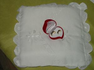 vankúšik a obrúčky