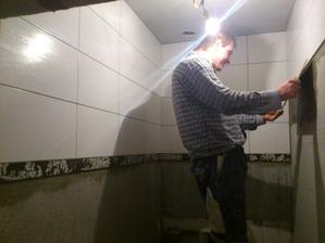 16.01.2012 začalo sa obkladať už aj wc