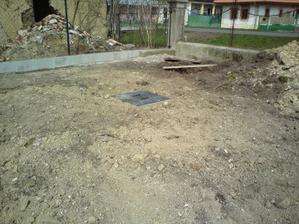 04.04.2010 žumpa zahrabaná
