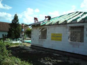 10.08.2010 a už sa konečne dáva fólia, snáď už nám dnu nezaprší..