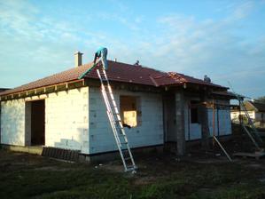 06.09.2010 začali sme poslednú etapu strechy - hrebenáče