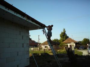 22.06.2011 medzičasom nám kamarát robí aj odkvapy..