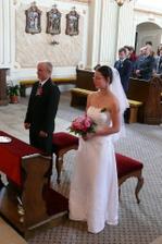 U oltáře v Kostelním Vydří