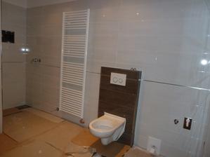 zachod, radiator, sprchova bateria namontovane.. poumyvat a pracka sa moze zapojit :)