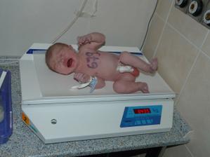 22.8.2008 se nam narodil nas prvorozeny - Josifek. Na tehle fotce mu je tak pet minut