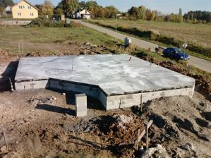 13. den stavby - svařování kari sítí14. den stavby - zalita vrchní vrstva a je HOTOVO!