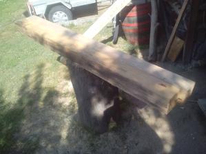 Dnes som sa venoval trochu práci s drevom. K Tehlovej stene idem vyrobiť pergolu s lavičkou - ako inakšie - zo zvyškov dreva.