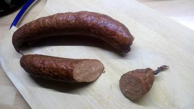 Vzhľadovo nevábne, ale chuťovo dobré. Vyzerajú ako párky. :o( Sa mi vypomstilo, že som mlel mäso na mlynčeku s malými dierkami na šajbe.